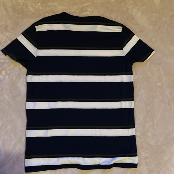 Hollister Striped V Neck Shirt. Small - Picture 4 of 4